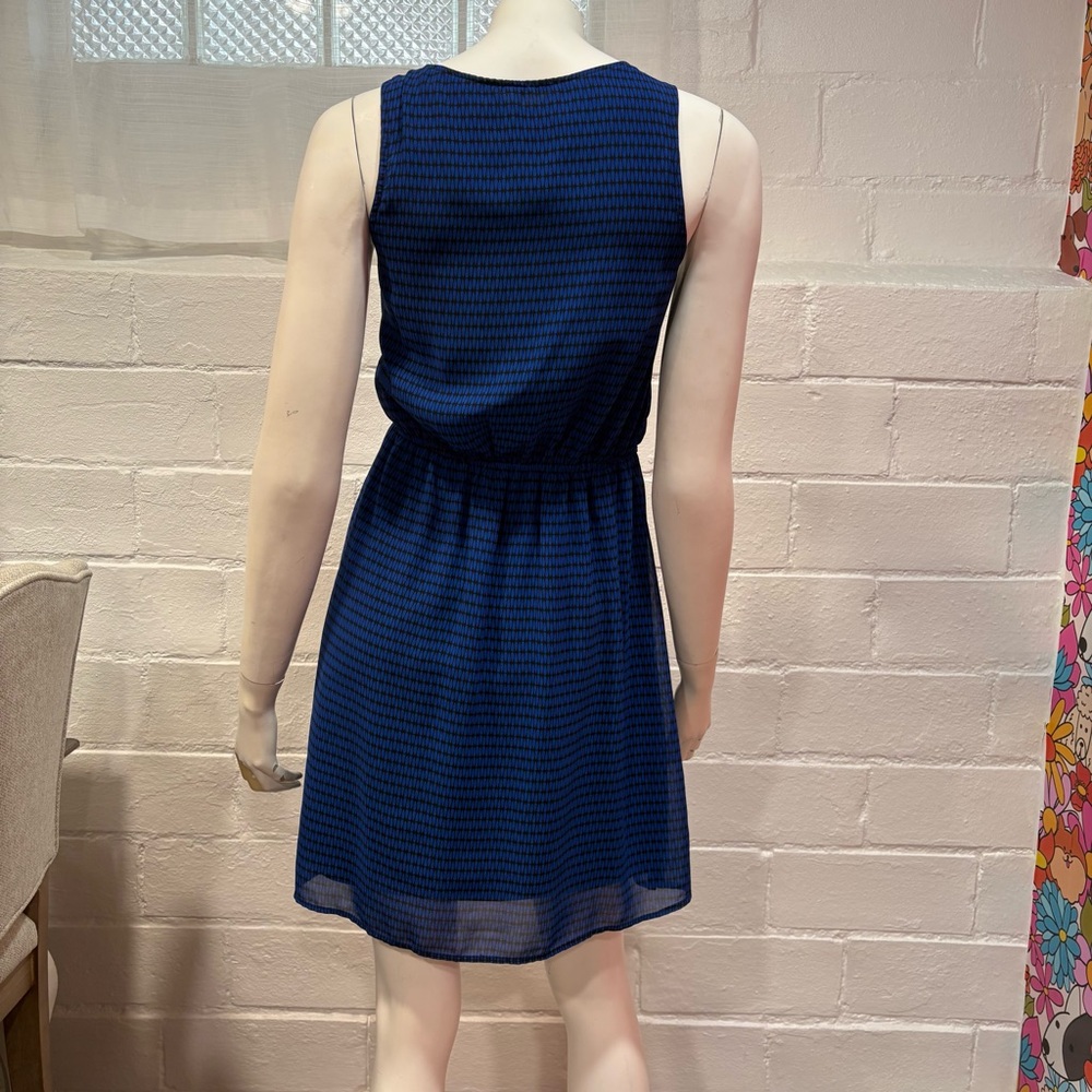 Faux wrap dress - Picture 3 of 4
